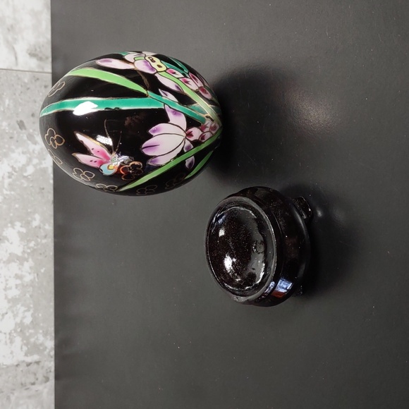 Set of 4 Hand Painted Porcelain Eggs - Picture 11 of 14